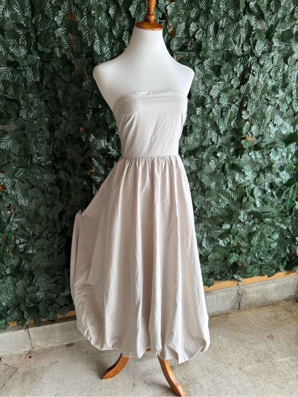 Zara strapless bubble-hem midi dress in light taupe - size xs - Picture 6 of 16